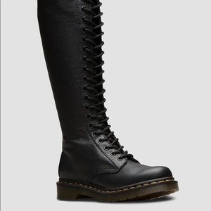 Dr. Martens knee high lace up 1B60 size 39
